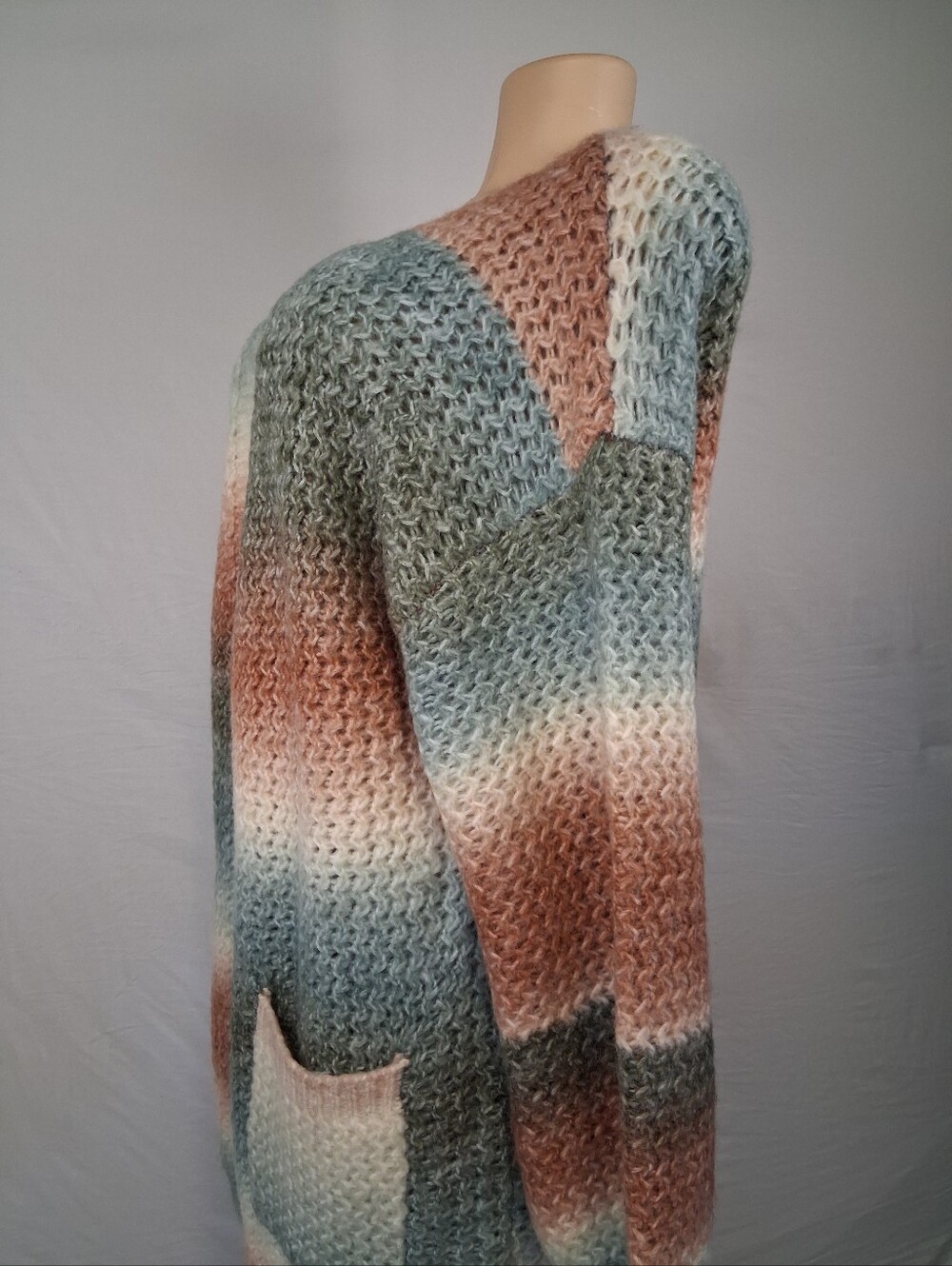 ADORA Multicolor Gradient Bouclé Open-Front Cardigan - Picture 11 of 15